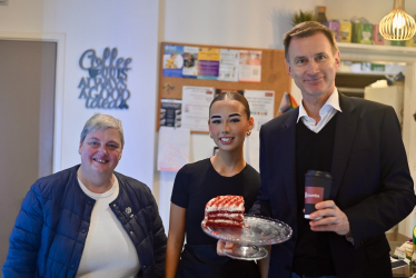 Pauline and Jeremy Hunt in Crumbs cafe Woodley